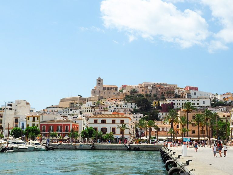 Port d’Eivissa amb Dalt Vila al fons