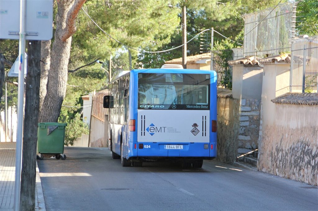 Autobús de l’EMT de Palma a la parada