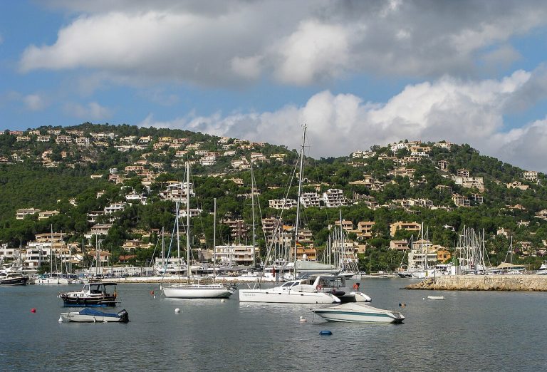 Port d’Andratx amb velers amarrats
