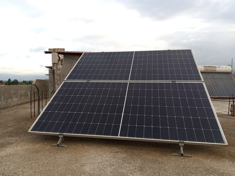 Panells solars en una coberta